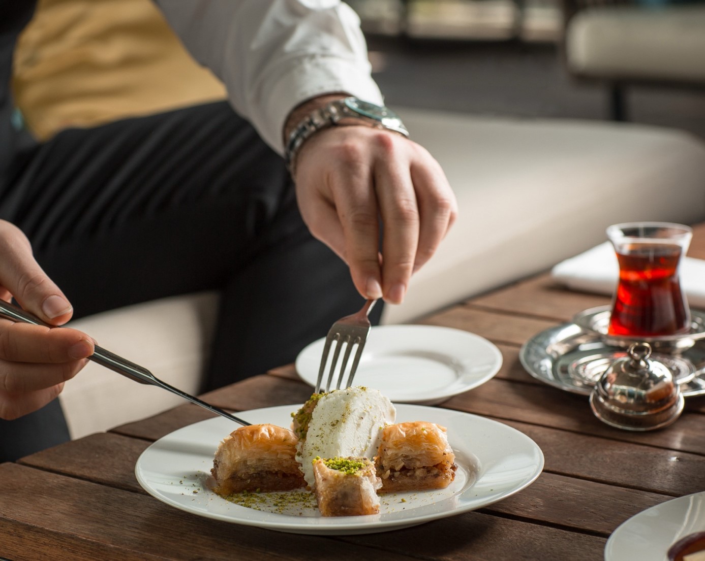 Her Yiğidin Baklava Yiyişi Farklıdır: Baklava Yeme Yolları