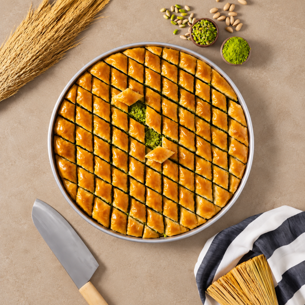 Fıstıklı Mekik Baklava Tepsi 4 Kg (1 Gün Öncesinden Sipariş Verilir.)
